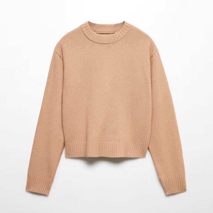 Round-neck knitted sweater